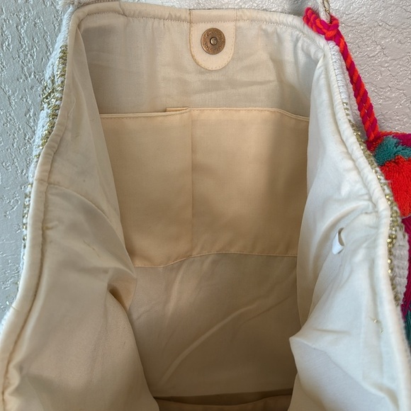 Camel Threads Medium Tote Ivory Gold Pattern‎ Colorful Tassel Snap Closure NWT - Picture 3 of 5